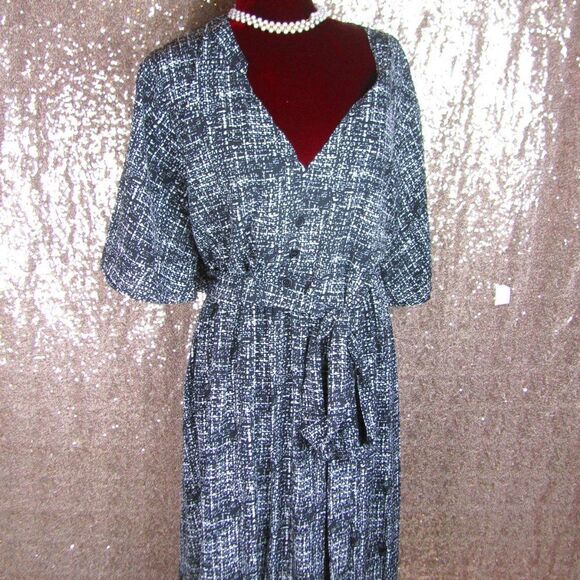 NWT BloomChic black and white belted dress 26/4X - Picture 3 of 10